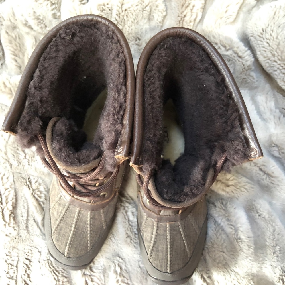 Uggs womens size 8 snow boots